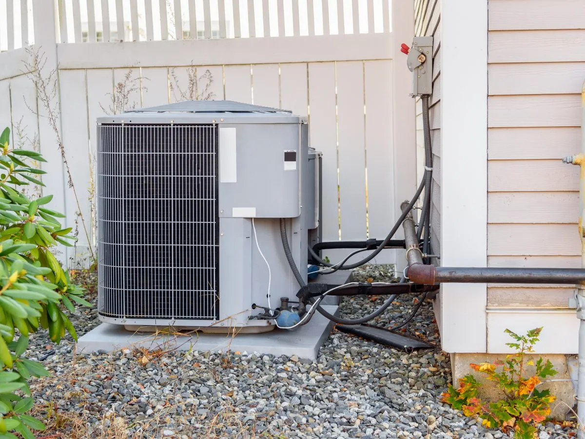 ac unit with refrigerant line